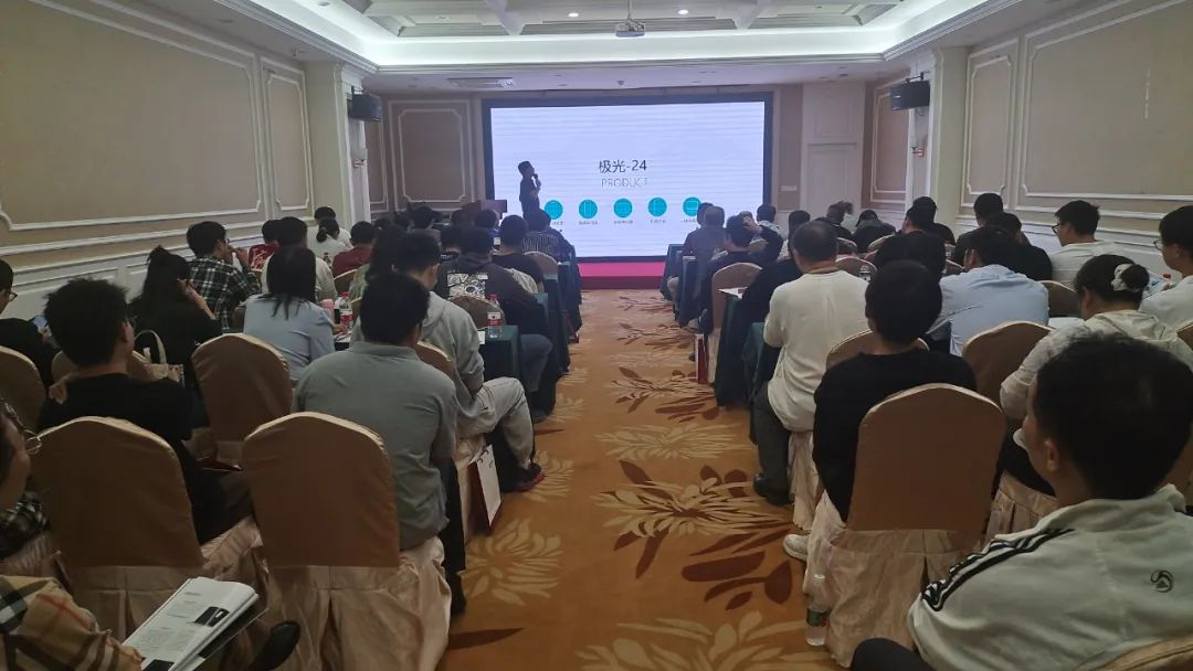 章炳正在介绍普创高精度数据采集案例 章炳正在介绍普创高精度数据采集案例
